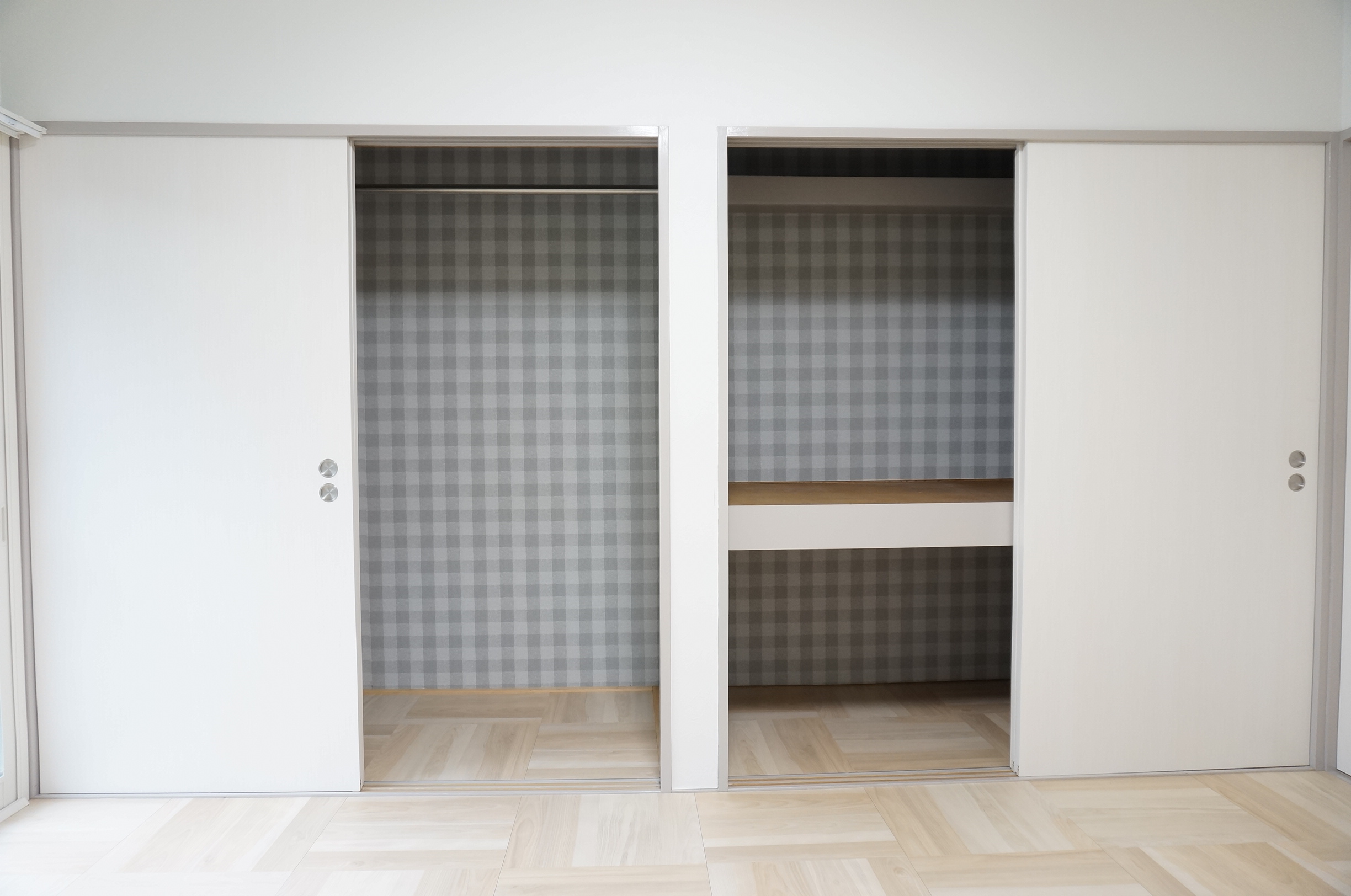 収納　２間分の収納。片方はクローゼットタイプ。