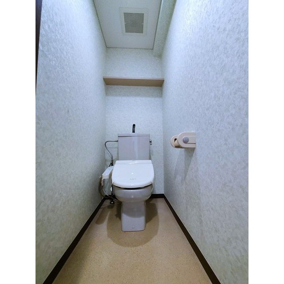 トイレ　温水洗浄機能付き便座