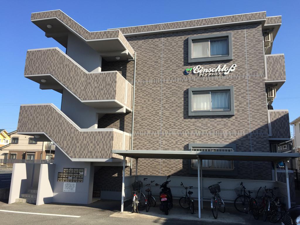 建物外観　鉄筋コンクリート造外壁塗装したてきれいです