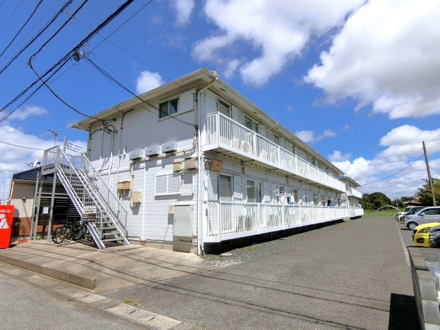 【東金市求名のアパートの建物外観】