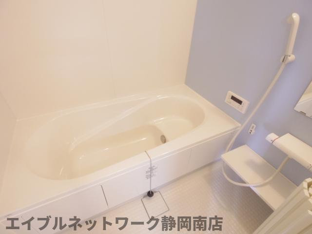 バス・シャワールーム　落ち着いた空間のお風呂です