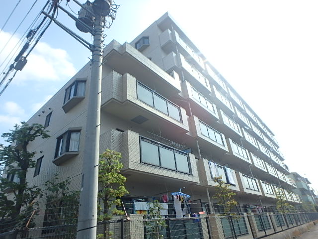 戸田市本町のマンションの建物外観