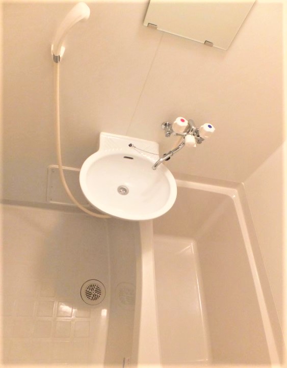 バス・シャワールーム　同タイプ室内