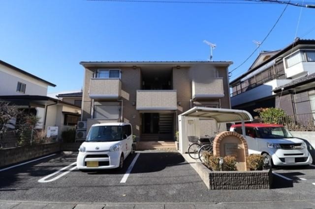 【行田市押上町のアパートの駐車場】