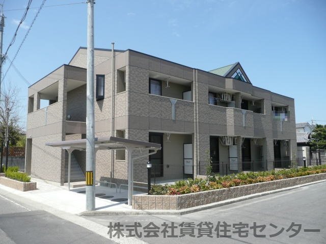 【和歌山市西田井のアパートの建物外観】