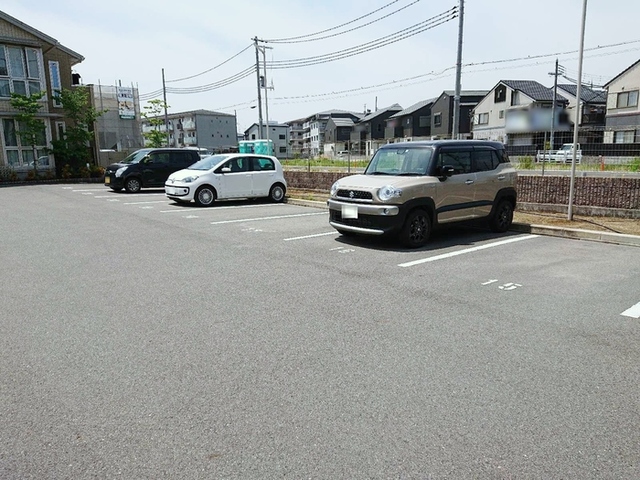 【メゾン・カナールの駐車場】