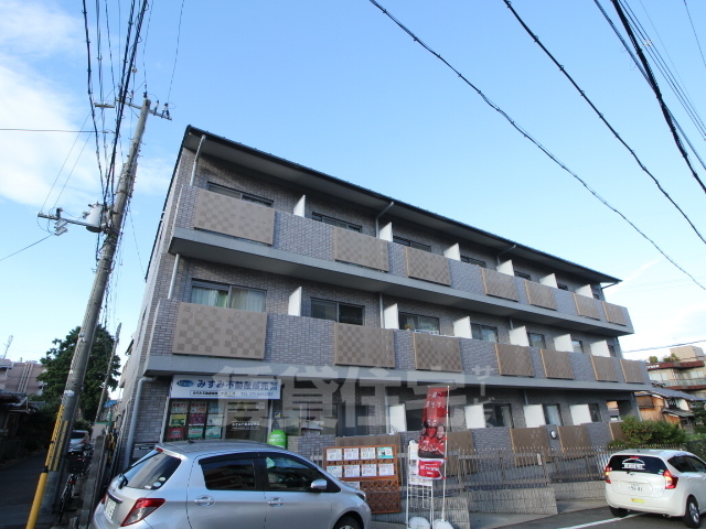 京都市右京区太秦安井池田町のマンションの建物外観