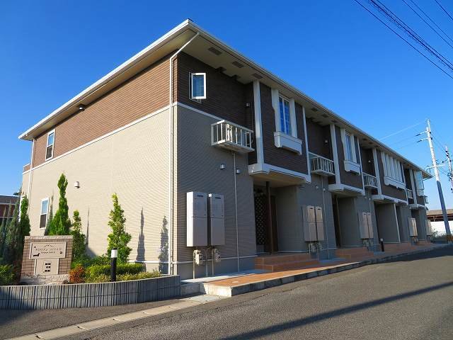 八代市鏡町内田のアパートの建物外観