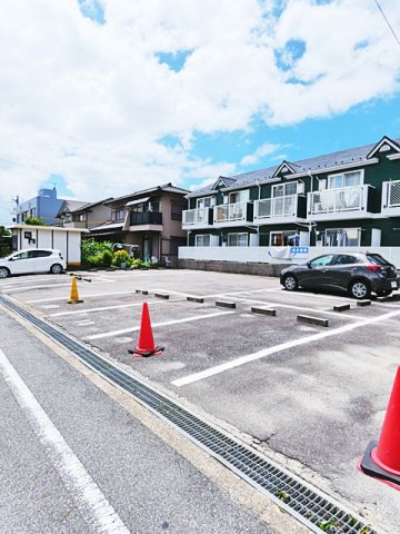 【グレイス東長根の駐車場】