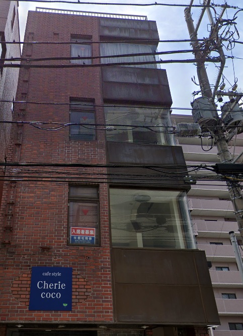 龍照ビルの外観