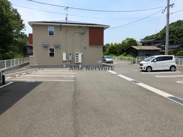 【山陽小野田市くし山のアパートの駐車場】