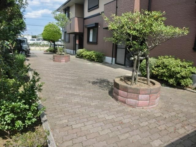 【シャンティオン弐番館の庭】