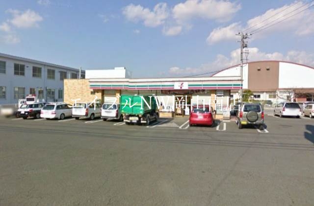 コンビニ　セブンイレブン岡山芳明小前店（コンビニ）まで532m