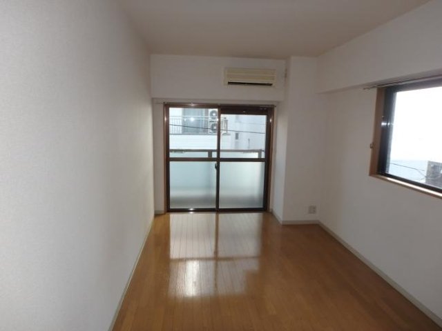 居室・リビング　こちらのリビングで趣味の時間をお楽しみください