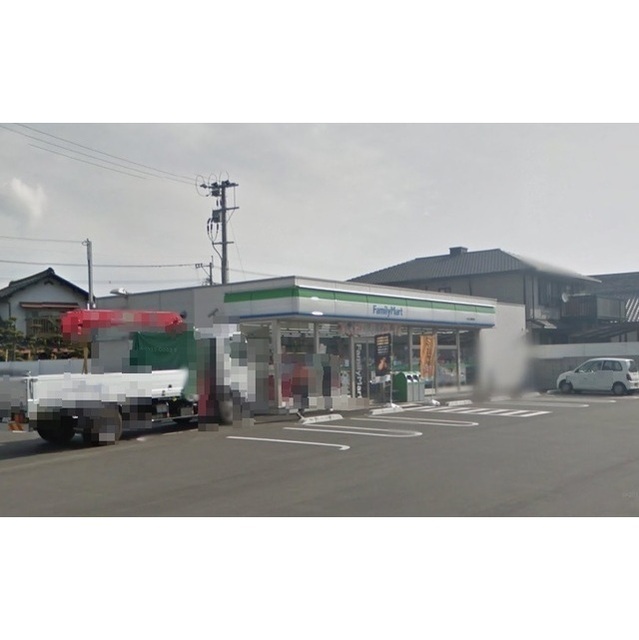 コンビニ　ファミリーマート乙津港町店（コンビニ）まで220m