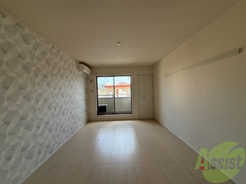 居室・リビング　広々８．４帖のリビングルームとなっております。