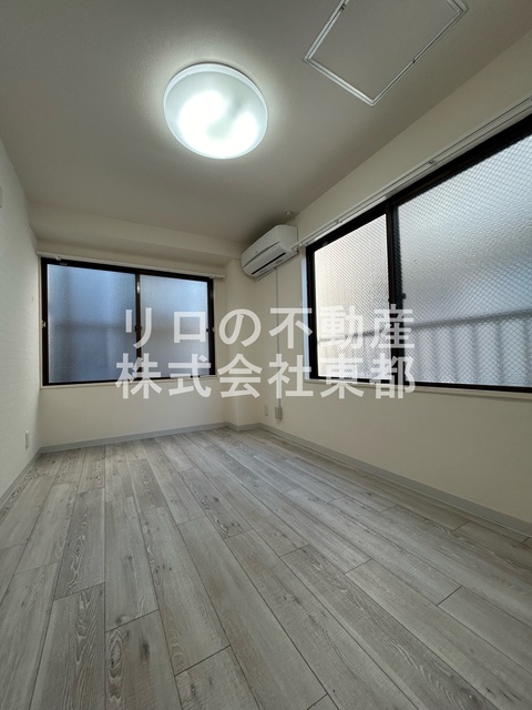 居室・リビング　２面採光なので、明るく風通しのよい過ごしやすいお部屋です♪