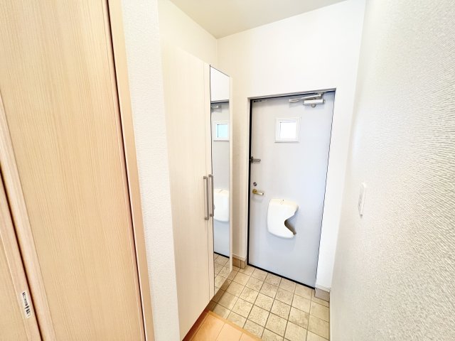 玄関　※別部屋参考写真