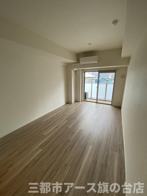 居室・リビング　※別部屋の写真です。