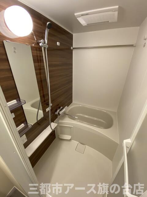 バス・シャワールーム　※別部屋の写真です。