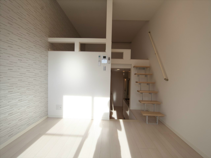 居室・リビング　洋室６帖　上段ロフト6.1帖（収納でも部屋でも使えます）