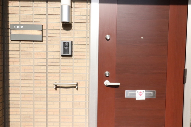 玄関　１０２　玄関