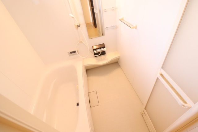 バス・シャワールーム　１０２　浴室