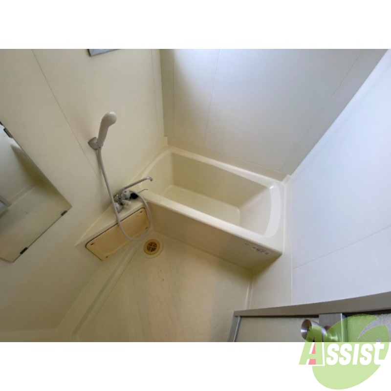 バス・シャワールーム　こちらは、お風呂になります。一日の疲れもしっかり取れそう。