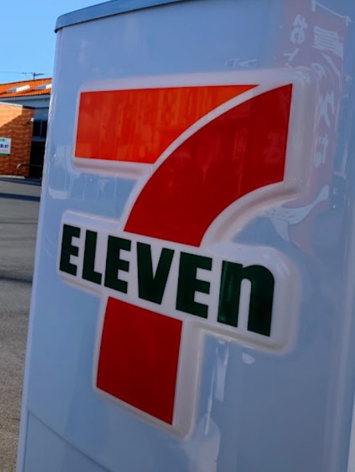 コンビニ　セブンイレブン 沖縄登川2丁目店（コンビニ）まで577m