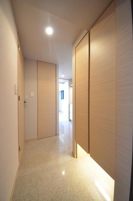 玄関　反転タイプの写真です