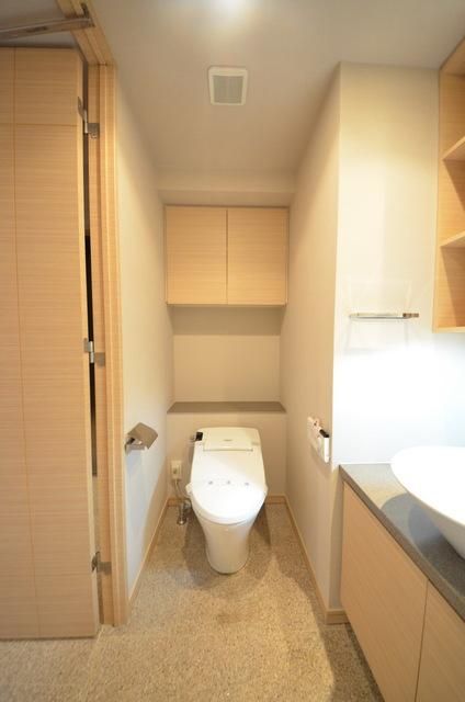 トイレ　反転タイプの写真です