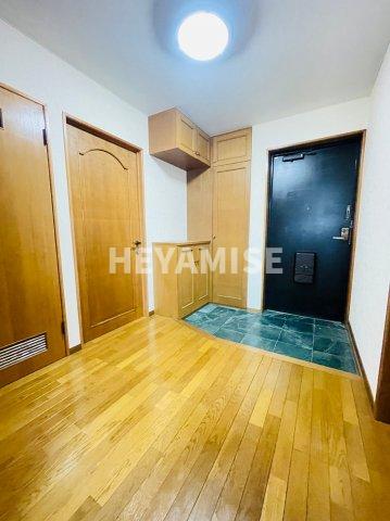 玄関　※同物件反転タイプの写真でございます※現況を優先します※