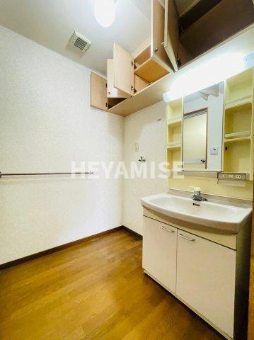 洗面設備　※同物件反転タイプの写真でございます※現況を優先します※