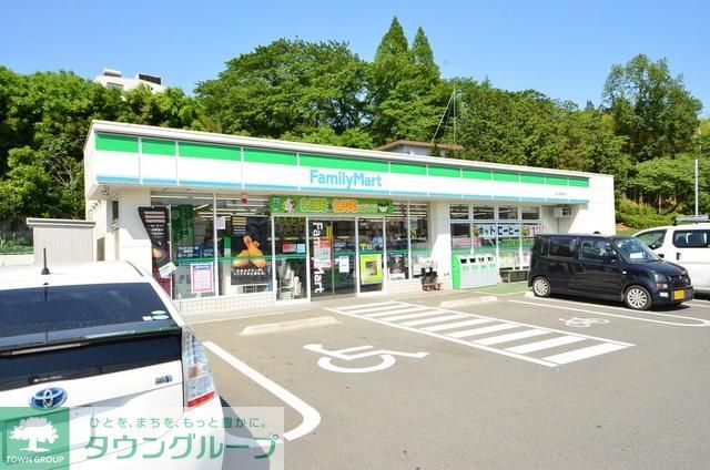 コンビニ　ファミリーマート純心学園前店（コンビニ）まで380m