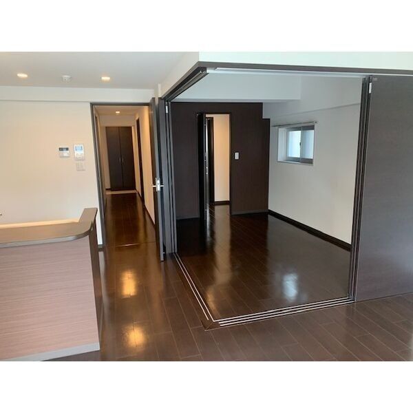 居室・リビング　室内イメージ写真です。 実際のお部屋の内装と相違する場合があ