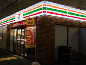コンビニ　セブンイレブン新宿職安通り店（コンビニ）まで213m