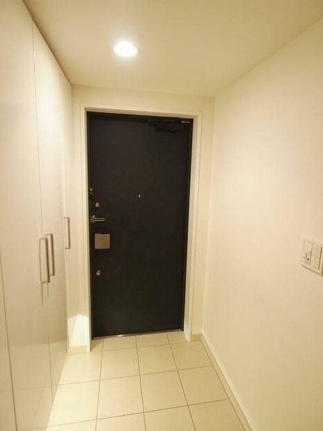 玄関　同マンション別部屋参照。