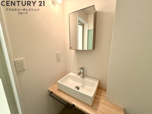 洗面設備　シンプルな洗面台