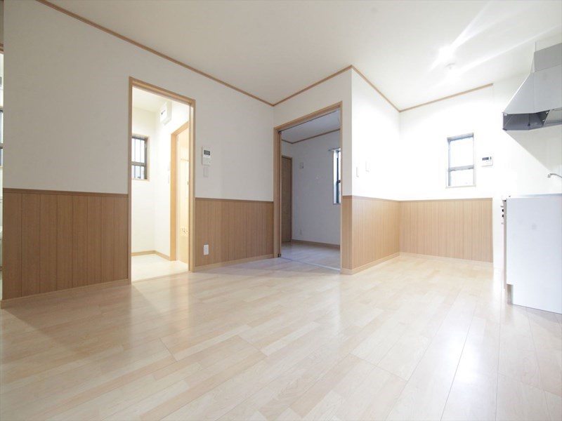 居室・リビング　ＬＤＫ10.5帖　洋室3帖　つなげても仕切っても使えます