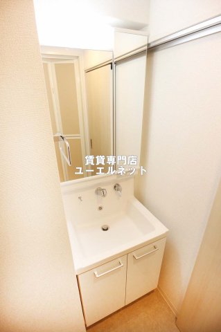 洗面設備　清潔感ある独立洗面台で毎日気持ちよく♪