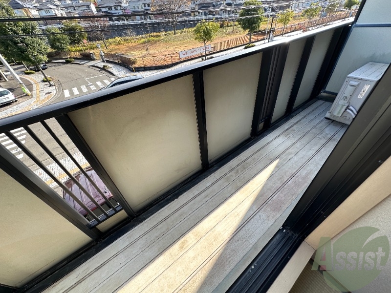 バルコニー　洗濯物がたくさん干せるバルコニーで嬉しいですね。