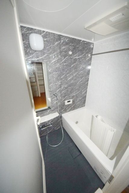 バス・シャワールーム　★広々としたバスルームです★