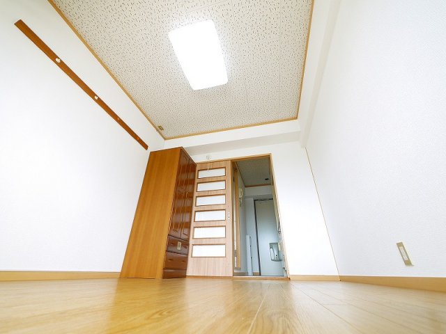 居室・リビング　こちらの居間で趣味の時間をお楽しみください