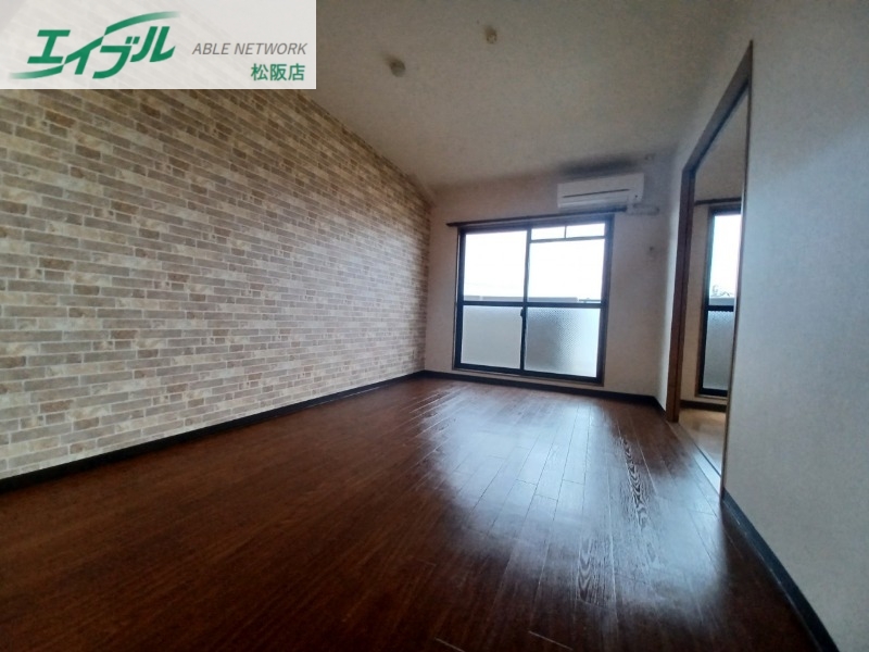 居室・リビング　同物件別室画像