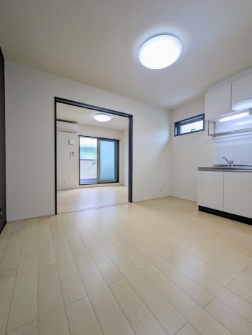 居室・リビング　明るいダイニングキッチン