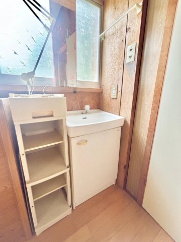 玄関　玄関入ってすぐに手洗い場があります！
