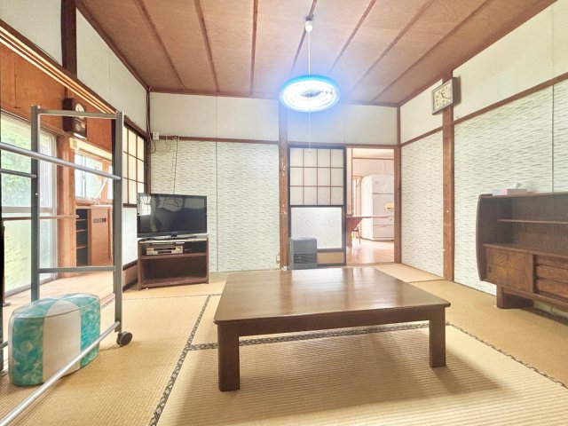 その他　キッチン横は和室でくつろぎ空間
