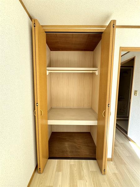 収納　奥行き充分な収納スペース