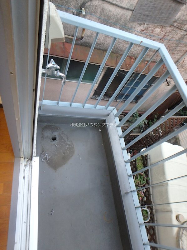 洗面設備　洗濯機置場（室外）