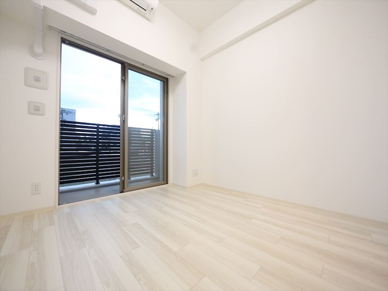 バルコニー　洋室6帖　エアコン完備　バルコニー